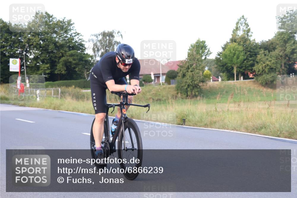 25.08.2024 - Elbe Triathlon Hamburg Fuchs,  Jonas http://msf.ph/oto/6866239 25.08.2024 09:25:31 Radfahren 122, 58, 363, 284 meine-sportfotos.de