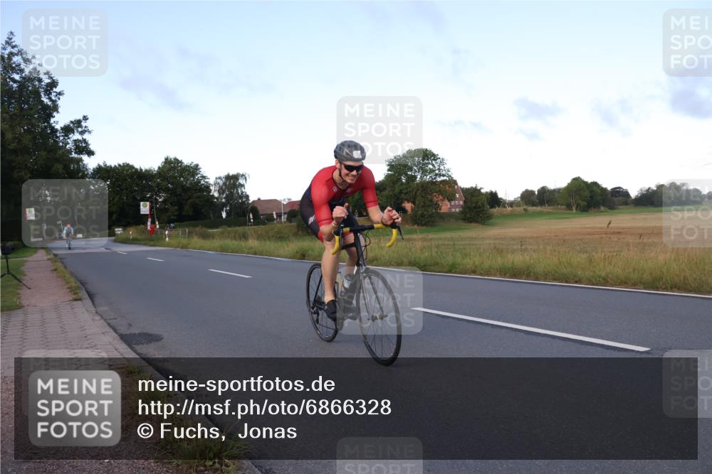 25.08.2024 - Elbe Triathlon Hamburg Fuchs,  Jonas http://msf.ph/oto/6866328 25.08.2024 09:25:50 Radfahren 347, 77, 238 meine-sportfotos.de