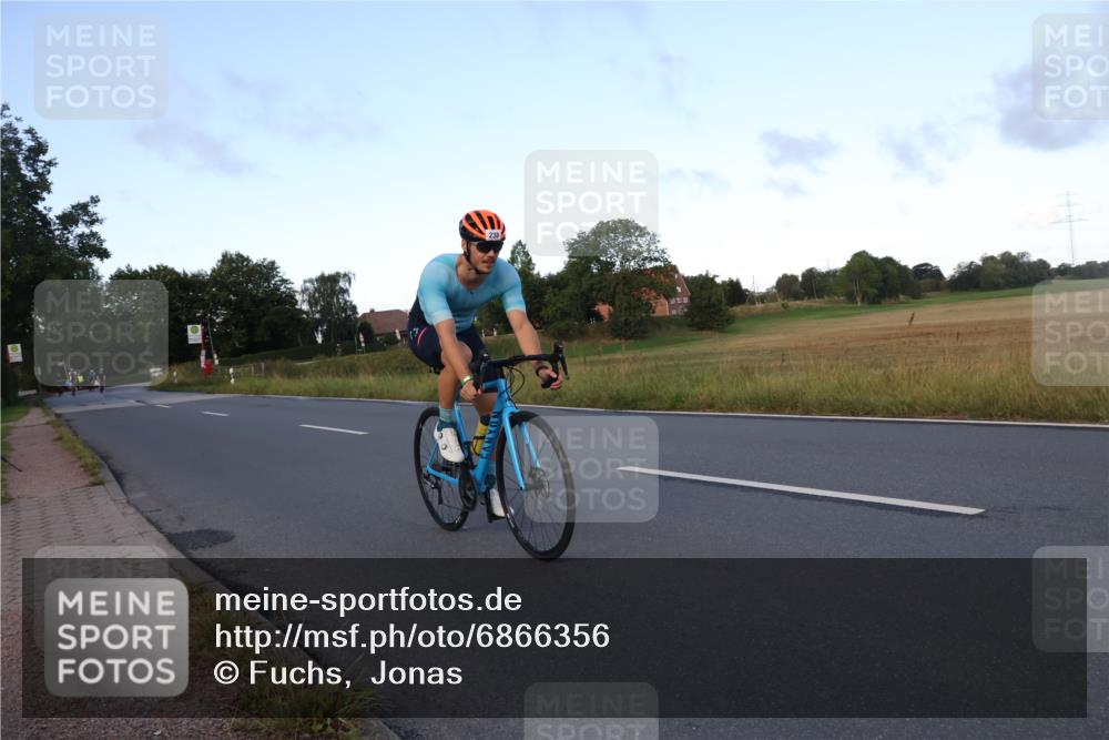 25.08.2024 - Elbe Triathlon Hamburg Fuchs,  Jonas http://msf.ph/oto/6866356 25.08.2024 09:25:54 Radfahren 77, 238, 210, 230, 202, 166 meine-sportfotos.de