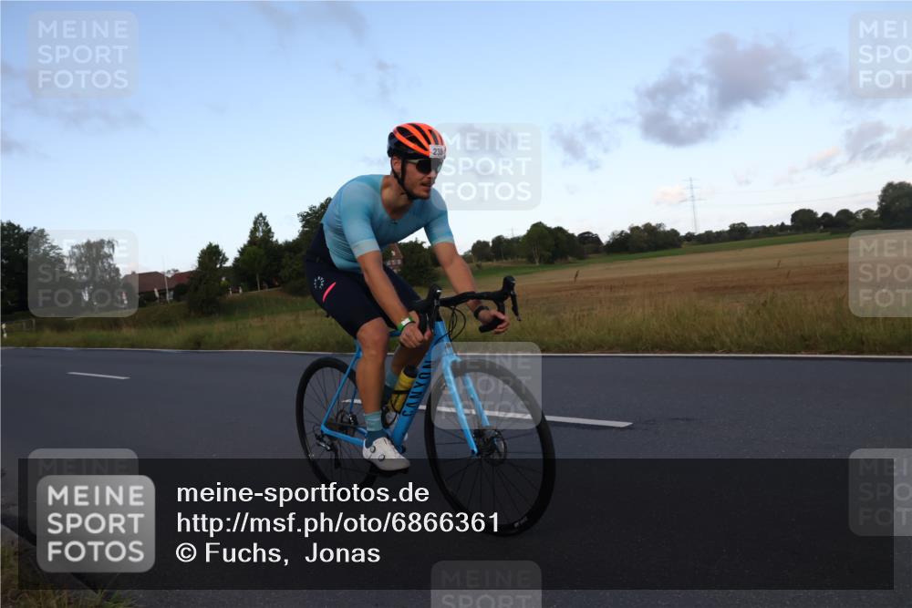 25.08.2024 - Elbe Triathlon Hamburg Fuchs,  Jonas http://msf.ph/oto/6866361 25.08.2024 09:25:54 Radfahren 77, 238, 210, 230, 202, 166 meine-sportfotos.de