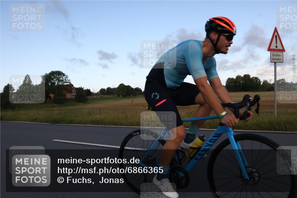 25.08.2024 - Elbe Triathlon Hamburg Fuchs,  Jonas http://msf.ph/oto/6866365 25.08.2024 09:25:54 Radfahren 77, 238, 210, 230, 202, 166 meine-sportfotos.de