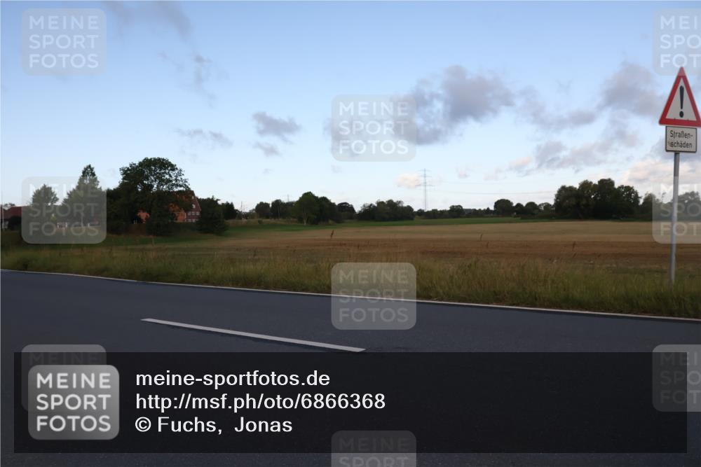 25.08.2024 - Elbe Triathlon Hamburg Fuchs,  Jonas http://msf.ph/oto/6866368 25.08.2024 09:25:54 Radfahren 77, 238, 210, 230, 202, 166 meine-sportfotos.de