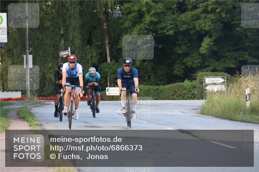 25.08.2024 - Elbe Triathlon Hamburg Fuchs,  Jonas http://msf.ph/oto/6866373 25.08.2024 09:25:56 Radfahren 238, 210, 230, 202, 166 meine-sportfotos.de