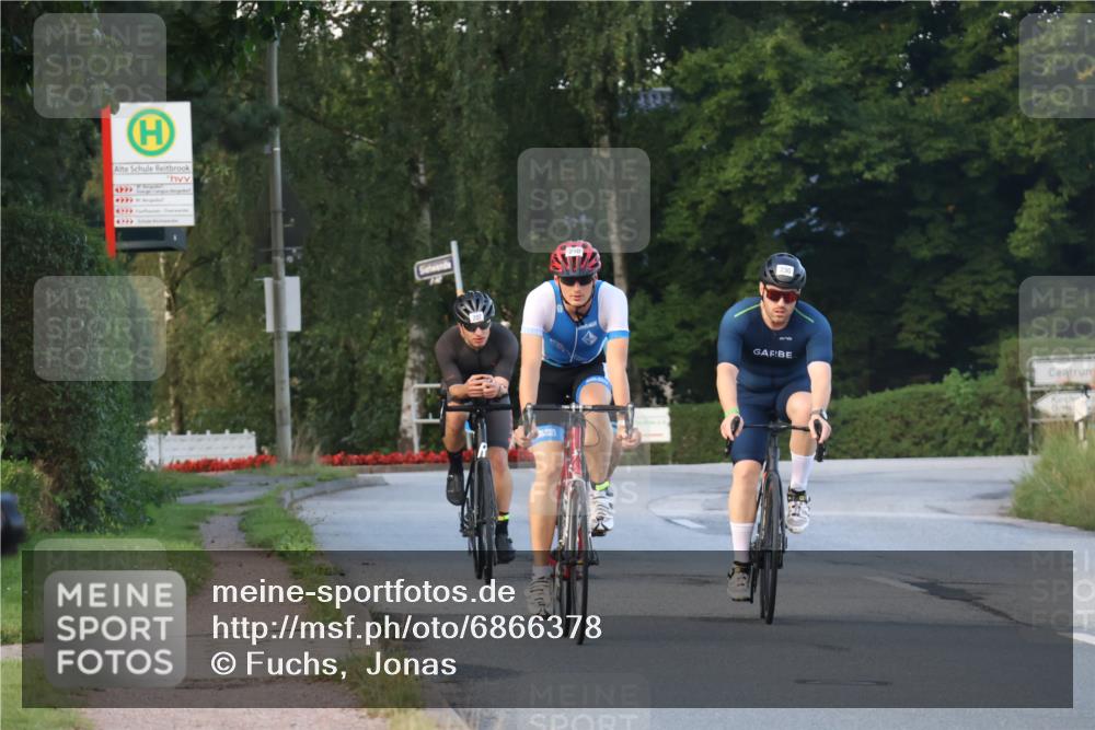 25.08.2024 - Elbe Triathlon Hamburg Fuchs,  Jonas http://msf.ph/oto/6866378 25.08.2024 09:25:57 Radfahren 238, 210, 230, 202, 166 meine-sportfotos.de