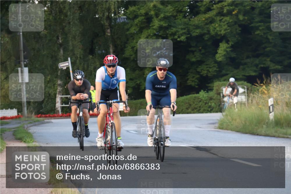 25.08.2024 - Elbe Triathlon Hamburg Fuchs,  Jonas http://msf.ph/oto/6866383 25.08.2024 09:25:57 Radfahren 238, 210, 230, 202, 166 meine-sportfotos.de
