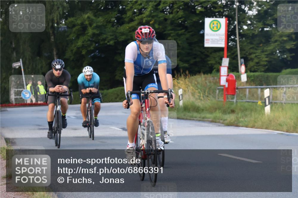 25.08.2024 - Elbe Triathlon Hamburg Fuchs,  Jonas http://msf.ph/oto/6866391 25.08.2024 09:25:58 Radfahren 238, 210, 230, 202, 166, 222 meine-sportfotos.de