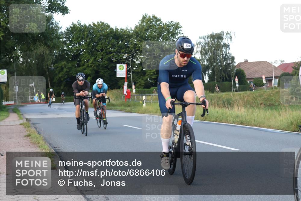 25.08.2024 - Elbe Triathlon Hamburg Fuchs,  Jonas http://msf.ph/oto/6866406 25.08.2024 09:26:00 Radfahren 210, 230, 202, 166, 222 meine-sportfotos.de