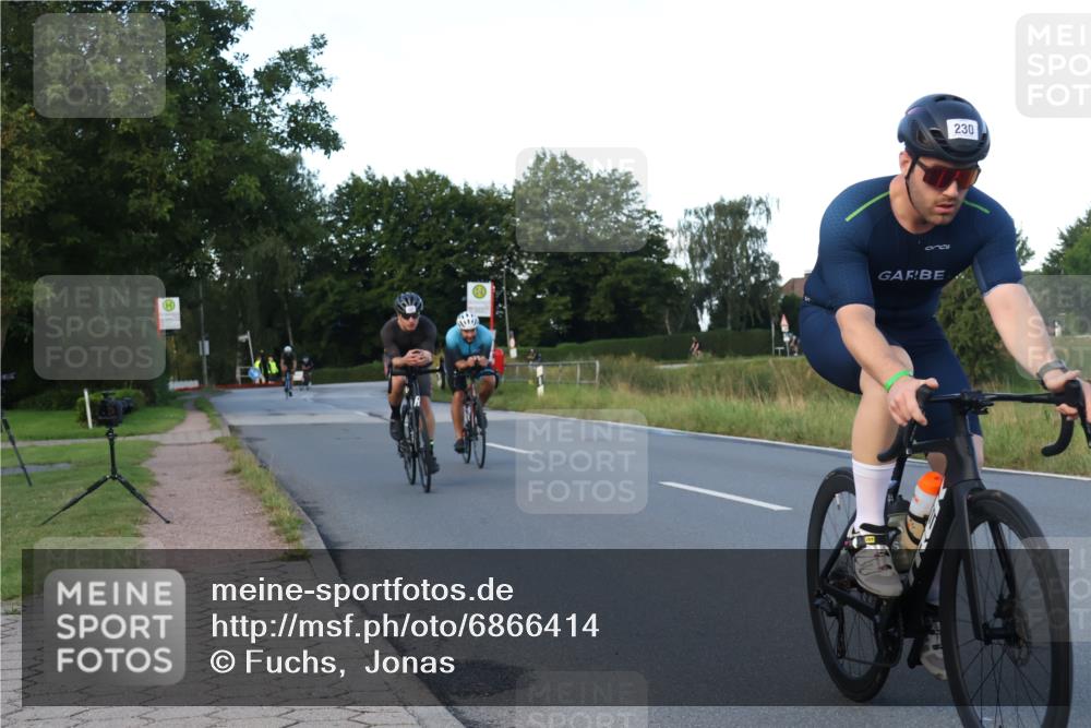 25.08.2024 - Elbe Triathlon Hamburg Fuchs,  Jonas http://msf.ph/oto/6866414 25.08.2024 09:26:00 Radfahren 210, 230, 202, 166, 222 meine-sportfotos.de
