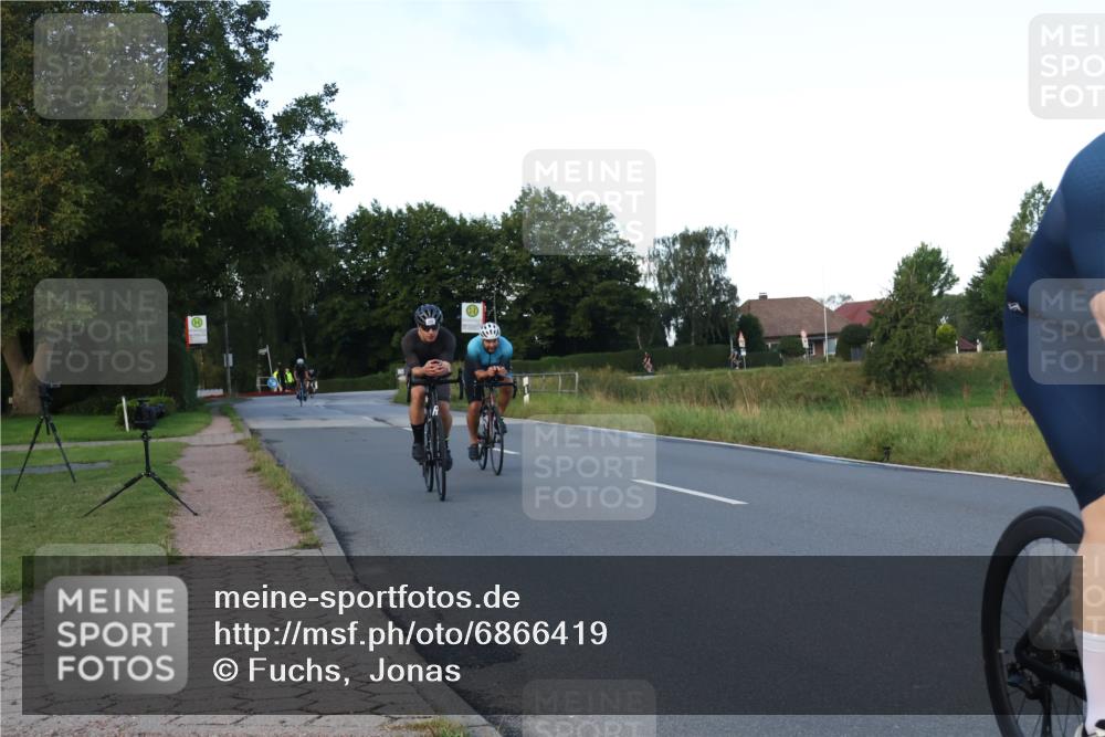 25.08.2024 - Elbe Triathlon Hamburg Fuchs,  Jonas http://msf.ph/oto/6866419 25.08.2024 09:26:00 Radfahren 210, 230, 202, 166, 222 meine-sportfotos.de