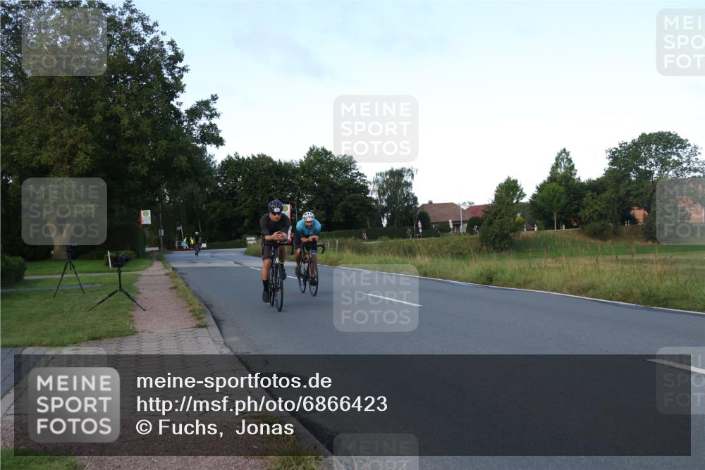 25.08.2024 - Elbe Triathlon Hamburg Fuchs,  Jonas http://msf.ph/oto/6866423 25.08.2024 09:26:00 Radfahren 210, 230, 202, 166, 222 meine-sportfotos.de