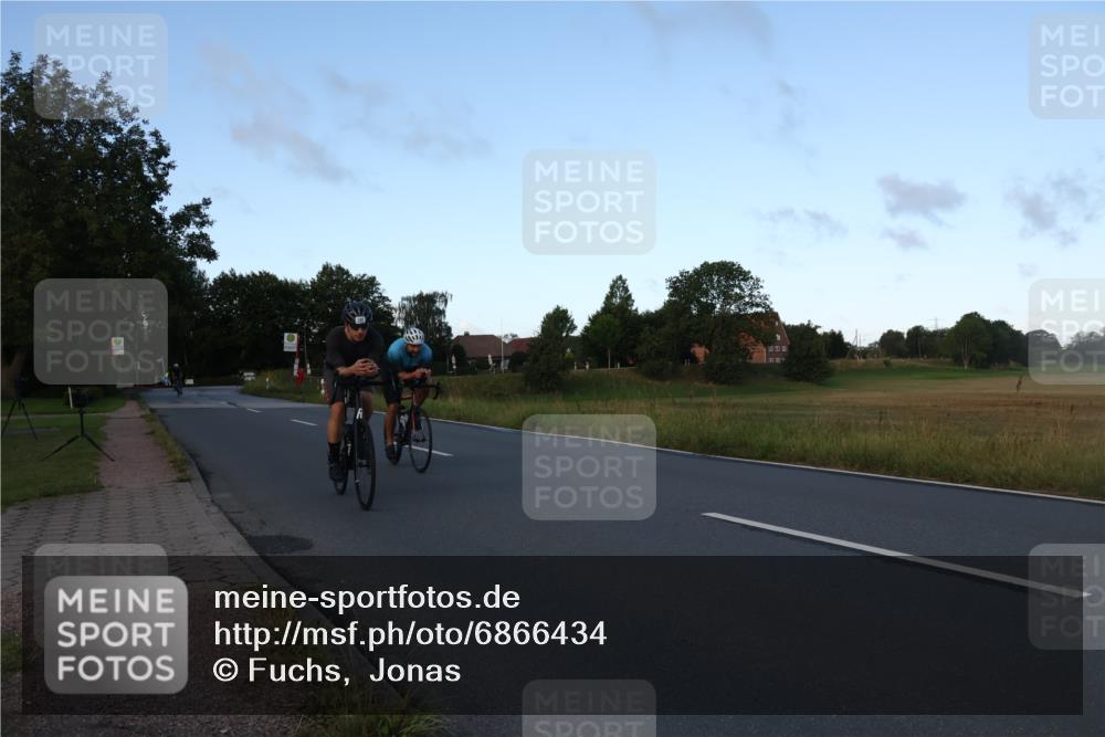 25.08.2024 - Elbe Triathlon Hamburg Fuchs,  Jonas http://msf.ph/oto/6866434 25.08.2024 09:26:01 Radfahren 210, 230, 202, 166, 222, 158 meine-sportfotos.de