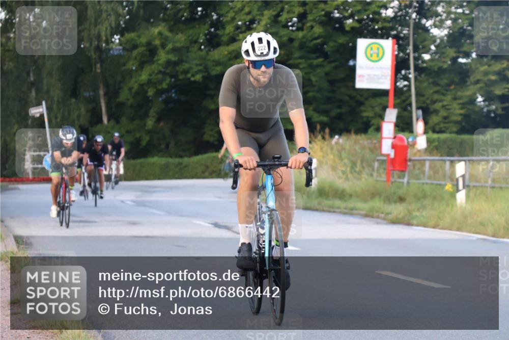 25.08.2024 - Elbe Triathlon Hamburg Fuchs,  Jonas http://msf.ph/oto/6866442 25.08.2024 09:26:04 Radfahren 210, 230, 202, 166, 222, 158, 61, 252, 390 meine-sportfotos.de