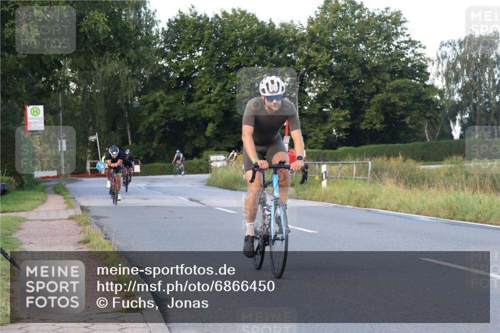 25.08.2024 - Elbe Triathlon Hamburg Fuchs,  Jonas http://msf.ph/oto/6866450 25.08.2024 09:26:05 Radfahren 230, 202, 166, 222, 158, 61, 252, 390 meine-sportfotos.de
