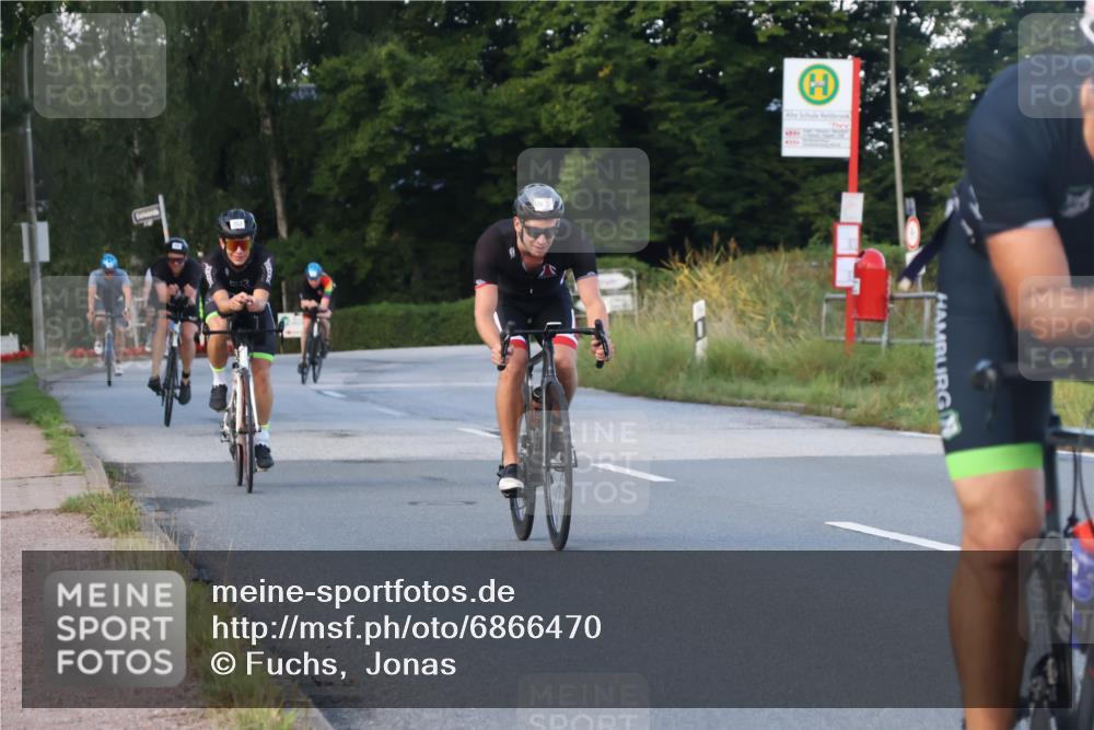 25.08.2024 - Elbe Triathlon Hamburg Fuchs,  Jonas http://msf.ph/oto/6866470 25.08.2024 09:26:07 Radfahren 222, 158, 61, 252, 390, 52, 285 meine-sportfotos.de