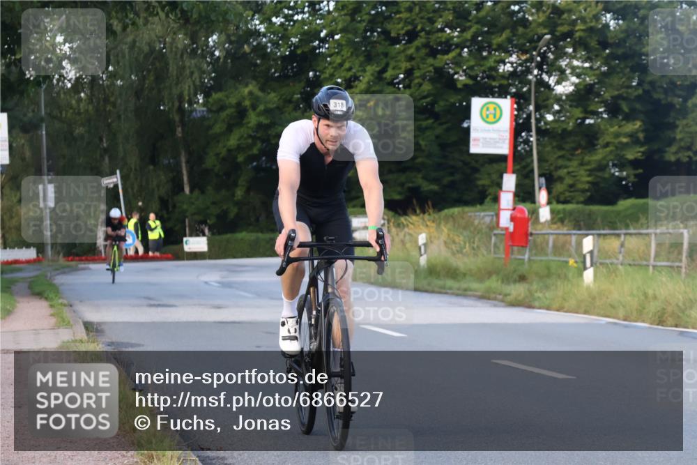 25.08.2024 - Elbe Triathlon Hamburg Fuchs,  Jonas http://msf.ph/oto/6866527 25.08.2024 09:26:14 Radfahren 61, 252, 390, 52, 285, 318, 54 meine-sportfotos.de