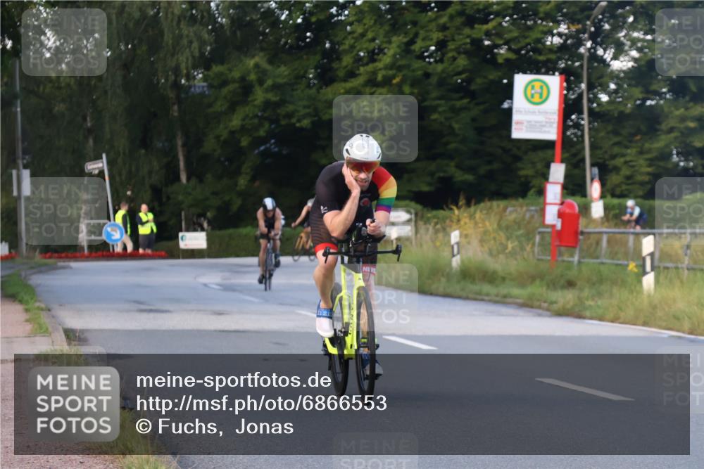 25.08.2024 - Elbe Triathlon Hamburg Fuchs,  Jonas http://msf.ph/oto/6866553 25.08.2024 09:26:18 Radfahren 52, 285, 318, 54, 83, 194 meine-sportfotos.de