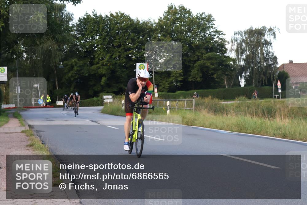 25.08.2024 - Elbe Triathlon Hamburg Fuchs,  Jonas http://msf.ph/oto/6866565 25.08.2024 09:26:18 Radfahren 52, 285, 318, 54, 83, 194 meine-sportfotos.de