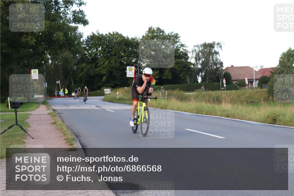 25.08.2024 - Elbe Triathlon Hamburg Fuchs,  Jonas http://msf.ph/oto/6866568 25.08.2024 09:26:18 Radfahren 52, 285, 318, 54, 83, 194 meine-sportfotos.de