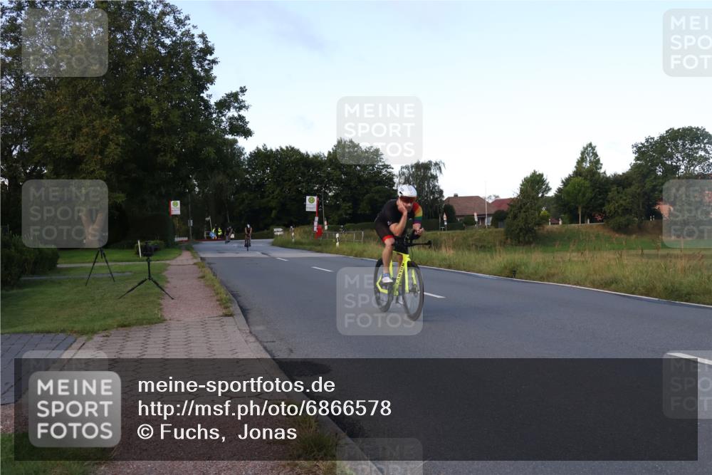 25.08.2024 - Elbe Triathlon Hamburg Fuchs,  Jonas http://msf.ph/oto/6866578 25.08.2024 09:26:19 Radfahren 285, 318, 54, 83, 194, 217 meine-sportfotos.de