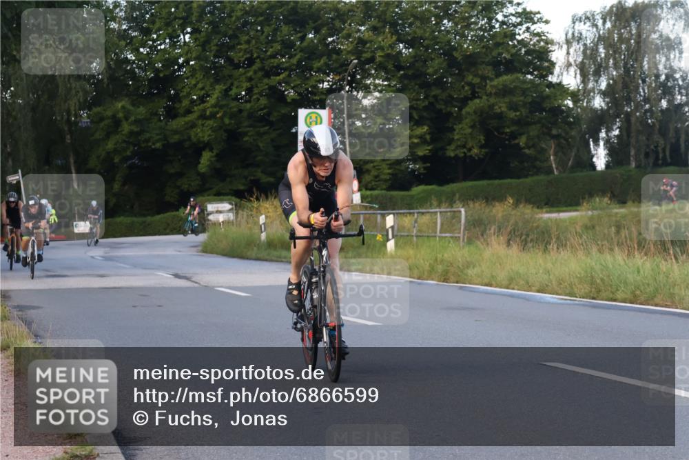 25.08.2024 - Elbe Triathlon Hamburg Fuchs,  Jonas http://msf.ph/oto/6866599 25.08.2024 09:26:22 Radfahren 54, 83, 194, 217, 244, 193 meine-sportfotos.de