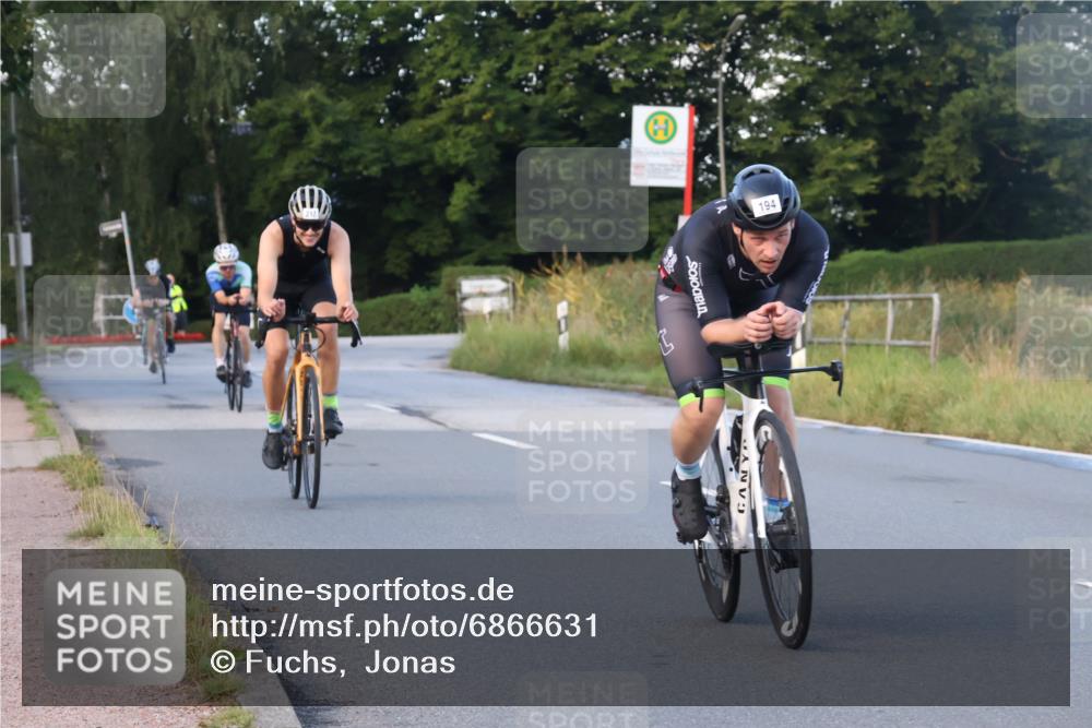 25.08.2024 - Elbe Triathlon Hamburg Fuchs,  Jonas http://msf.ph/oto/6866631 25.08.2024 09:26:24 Radfahren 54, 83, 194, 217, 244, 193, 293, 239 meine-sportfotos.de