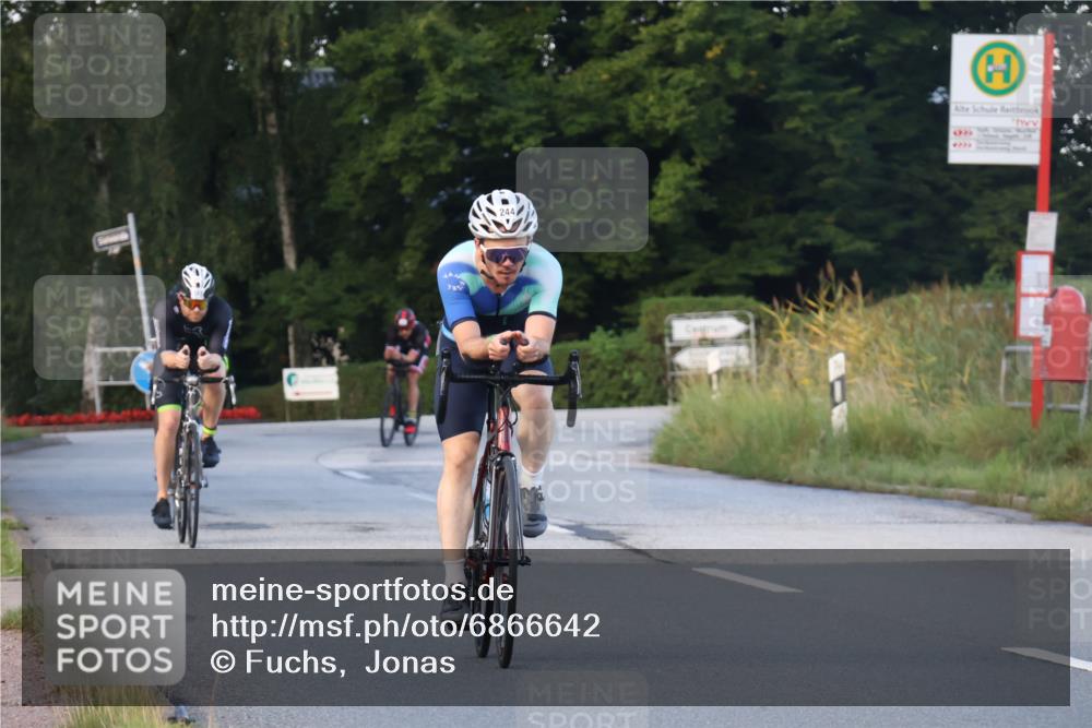 25.08.2024 - Elbe Triathlon Hamburg Fuchs,  Jonas http://msf.ph/oto/6866642 25.08.2024 09:26:26 Radfahren 83, 194, 217, 244, 193, 293, 239 meine-sportfotos.de