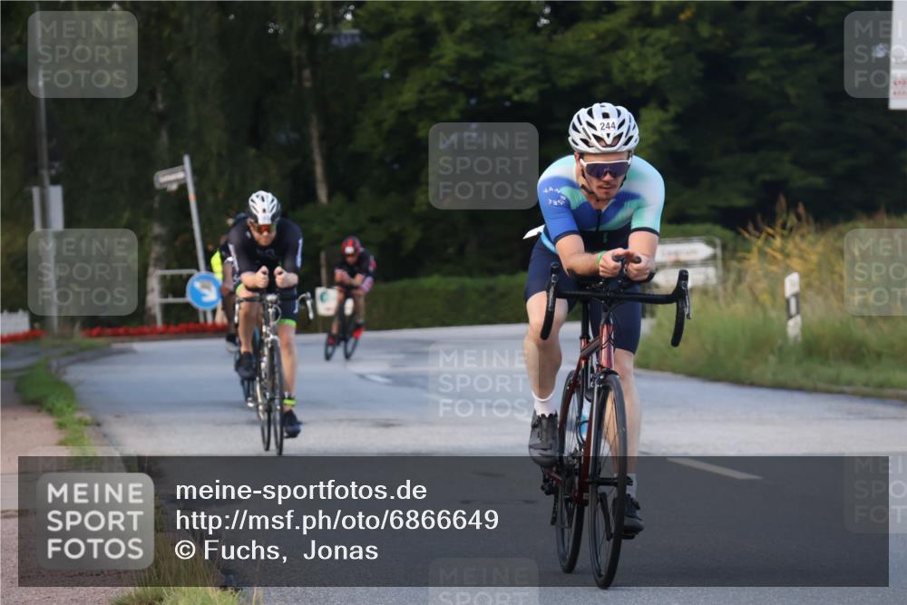 25.08.2024 - Elbe Triathlon Hamburg Fuchs,  Jonas http://msf.ph/oto/6866649 25.08.2024 09:26:26 Radfahren 83, 194, 217, 244, 193, 293, 239 meine-sportfotos.de