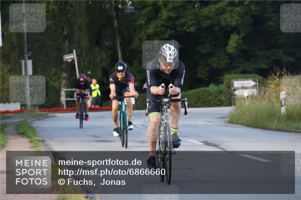 25.08.2024 - Elbe Triathlon Hamburg Fuchs,  Jonas http://msf.ph/oto/6866660 25.08.2024 09:26:27 Radfahren 83, 194, 217, 244, 193, 293, 239 meine-sportfotos.de