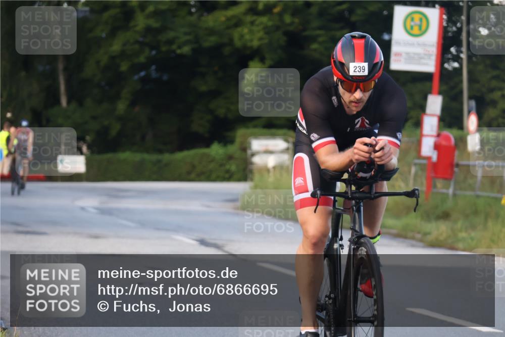 25.08.2024 - Elbe Triathlon Hamburg Fuchs,  Jonas http://msf.ph/oto/6866695 25.08.2024 09:26:31 Radfahren 217, 244, 193, 293, 239, 370 meine-sportfotos.de