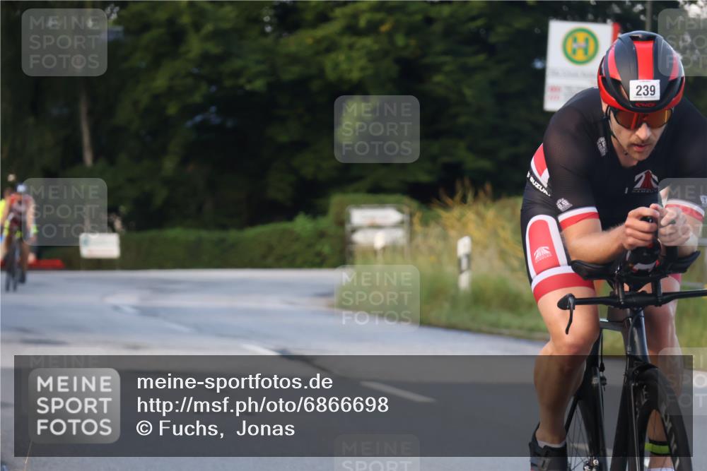 25.08.2024 - Elbe Triathlon Hamburg Fuchs,  Jonas http://msf.ph/oto/6866698 25.08.2024 09:26:31 Radfahren 217, 244, 193, 293, 239, 370 meine-sportfotos.de