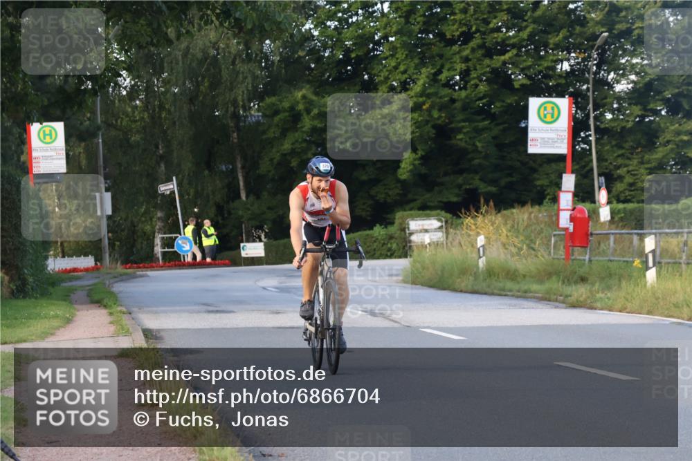 25.08.2024 - Elbe Triathlon Hamburg Fuchs,  Jonas http://msf.ph/oto/6866704 25.08.2024 09:26:36 Radfahren 293, 239, 370 meine-sportfotos.de