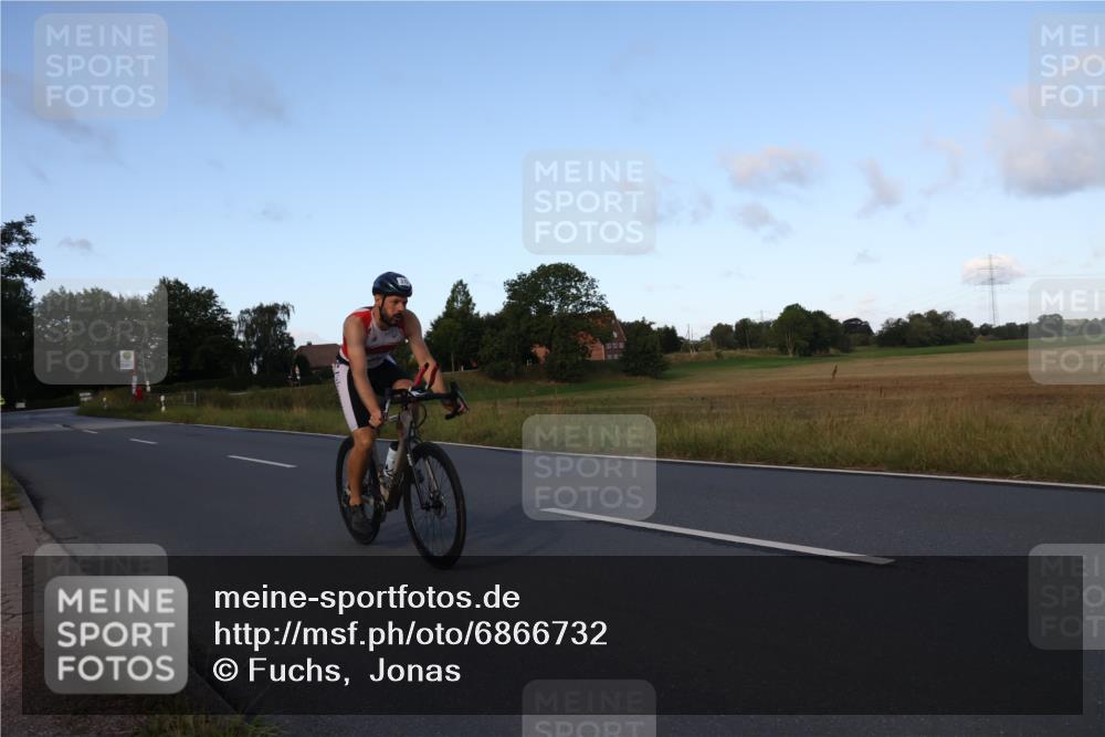 25.08.2024 - Elbe Triathlon Hamburg Fuchs,  Jonas http://msf.ph/oto/6866732 25.08.2024 09:26:38 Radfahren 370 meine-sportfotos.de