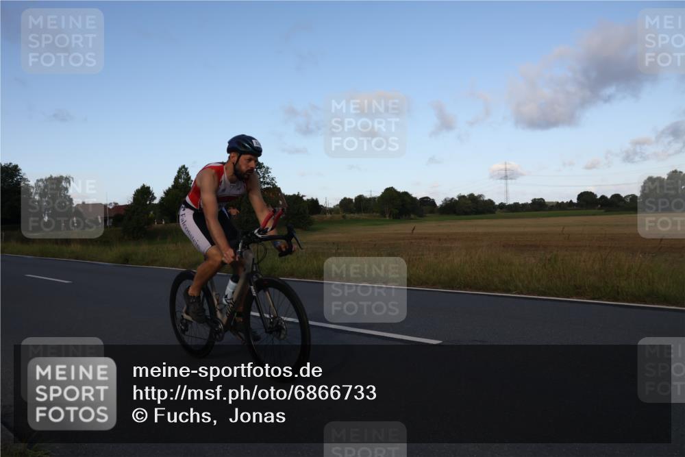 25.08.2024 - Elbe Triathlon Hamburg Fuchs,  Jonas http://msf.ph/oto/6866733 25.08.2024 09:26:38 Radfahren 370 meine-sportfotos.de
