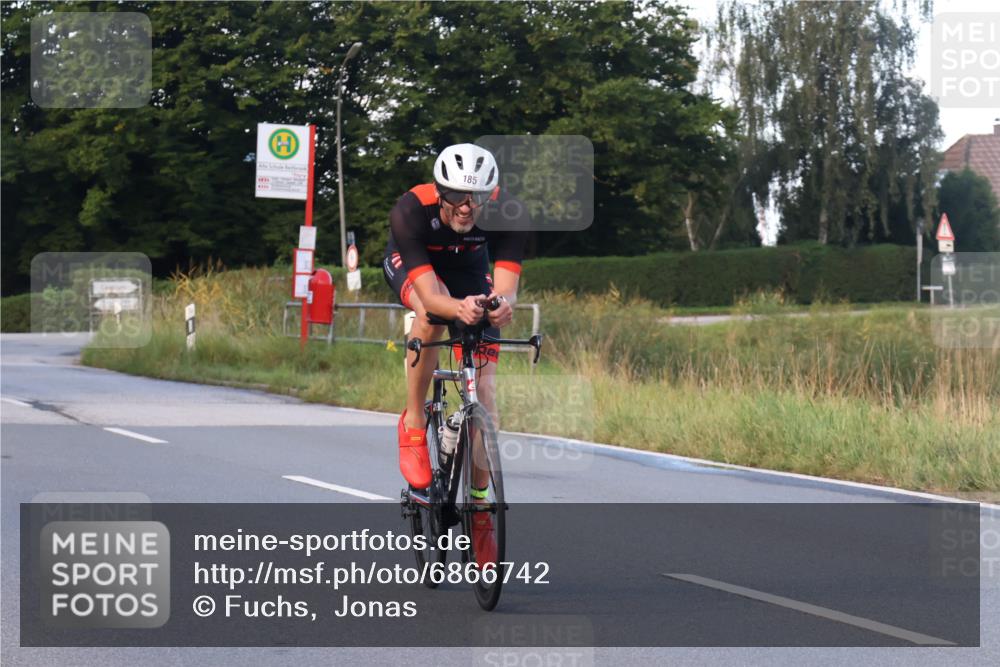 25.08.2024 - Elbe Triathlon Hamburg Fuchs,  Jonas http://msf.ph/oto/6866742 25.08.2024 09:26:49 Radfahren 185, 409, 282 meine-sportfotos.de