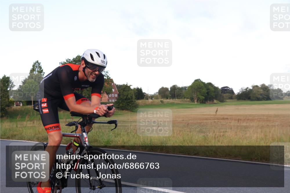 25.08.2024 - Elbe Triathlon Hamburg Fuchs,  Jonas http://msf.ph/oto/6866763 25.08.2024 09:26:50 Radfahren 185, 409, 282 meine-sportfotos.de
