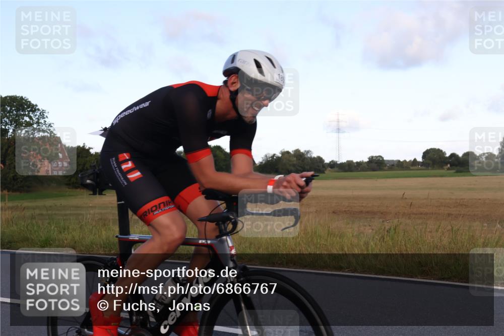 25.08.2024 - Elbe Triathlon Hamburg Fuchs,  Jonas http://msf.ph/oto/6866767 25.08.2024 09:26:50 Radfahren 185, 409, 282 meine-sportfotos.de