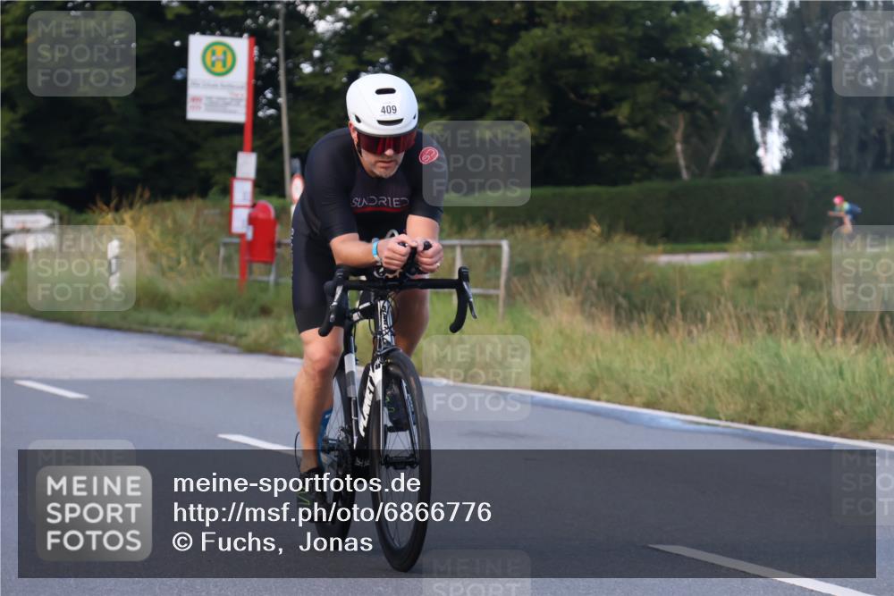 25.08.2024 - Elbe Triathlon Hamburg Fuchs,  Jonas http://msf.ph/oto/6866776 25.08.2024 09:26:53 Radfahren 185, 409, 282 meine-sportfotos.de