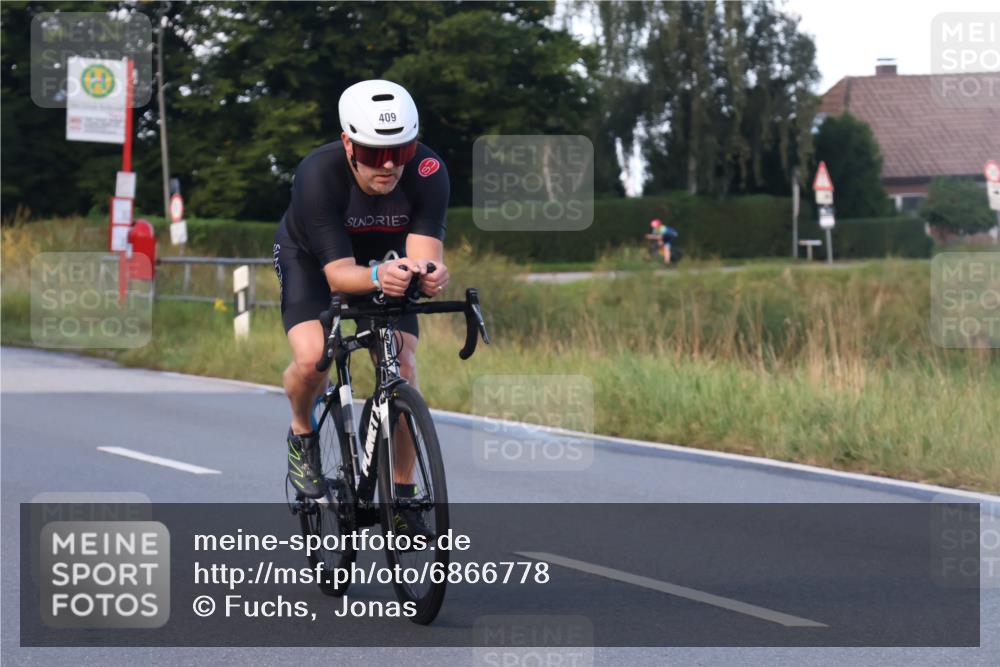 25.08.2024 - Elbe Triathlon Hamburg Fuchs,  Jonas http://msf.ph/oto/6866778 25.08.2024 09:26:53 Radfahren 185, 409, 282 meine-sportfotos.de
