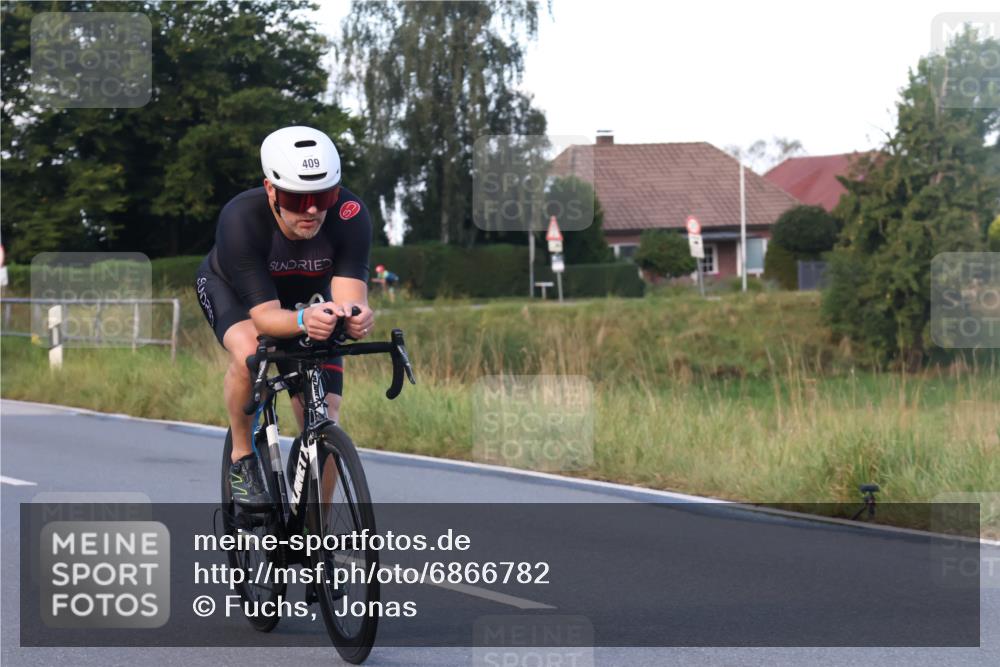 25.08.2024 - Elbe Triathlon Hamburg Fuchs,  Jonas http://msf.ph/oto/6866782 25.08.2024 09:26:53 Radfahren 185, 409, 282 meine-sportfotos.de