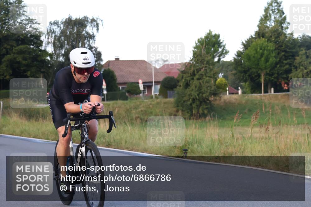 25.08.2024 - Elbe Triathlon Hamburg Fuchs,  Jonas http://msf.ph/oto/6866786 25.08.2024 09:26:53 Radfahren 185, 409, 282 meine-sportfotos.de
