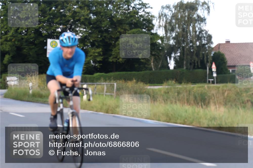 25.08.2024 - Elbe Triathlon Hamburg Fuchs,  Jonas http://msf.ph/oto/6866806 25.08.2024 09:26:55 Radfahren 185, 409, 282 meine-sportfotos.de