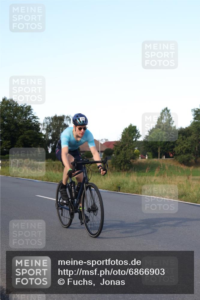 25.08.2024 - Elbe Triathlon Hamburg Fuchs,  Jonas http://msf.ph/oto/6866903 25.08.2024 09:27:18 Radfahren 235, 434 meine-sportfotos.de