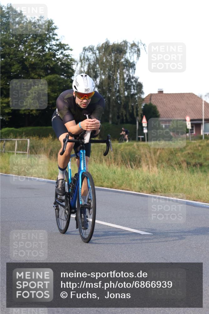 25.08.2024 - Elbe Triathlon Hamburg Fuchs,  Jonas http://msf.ph/oto/6866939 25.08.2024 09:27:25 Radfahren 434, 387, 403 meine-sportfotos.de