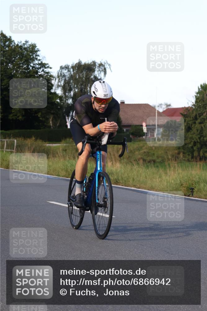 25.08.2024 - Elbe Triathlon Hamburg Fuchs,  Jonas http://msf.ph/oto/6866942 25.08.2024 09:27:26 Radfahren 434, 387, 403 meine-sportfotos.de