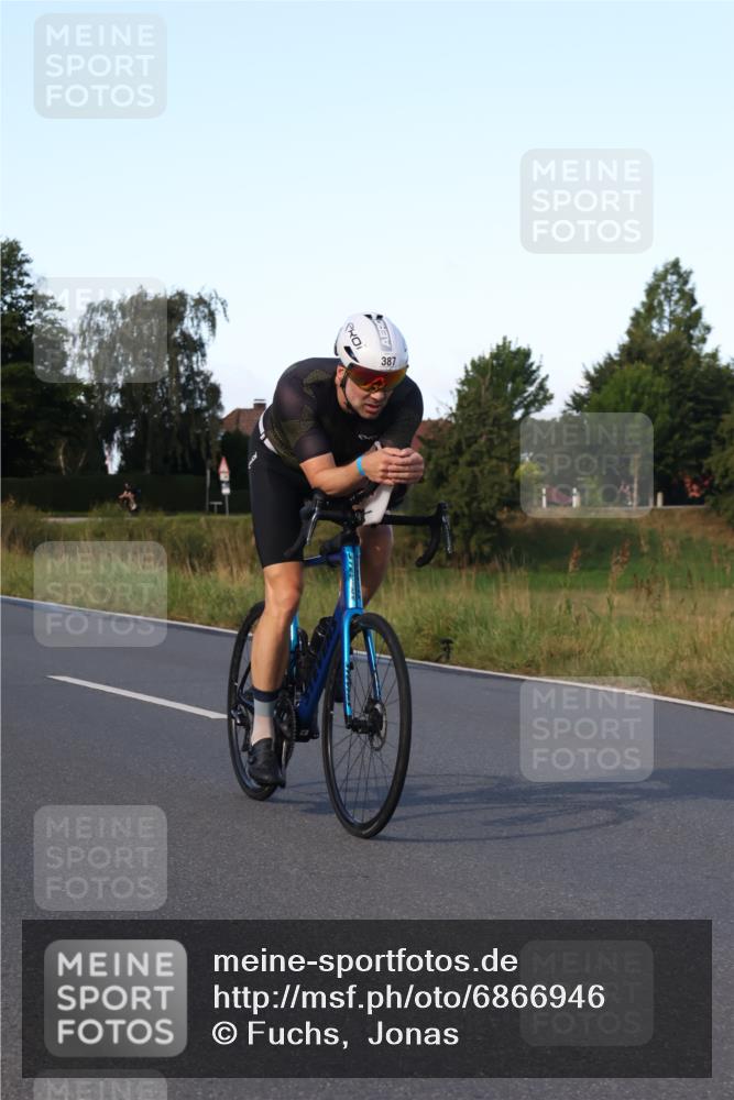 25.08.2024 - Elbe Triathlon Hamburg Fuchs,  Jonas http://msf.ph/oto/6866946 25.08.2024 09:27:26 Radfahren 434, 387, 403 meine-sportfotos.de