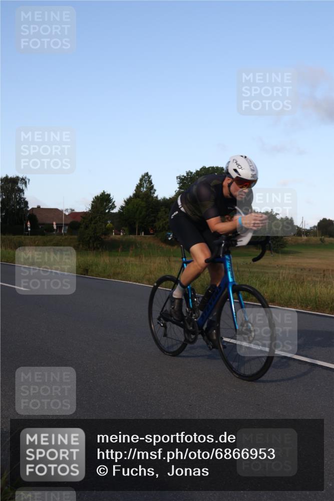 25.08.2024 - Elbe Triathlon Hamburg Fuchs,  Jonas http://msf.ph/oto/6866953 25.08.2024 09:27:26 Radfahren 434, 387, 403 meine-sportfotos.de