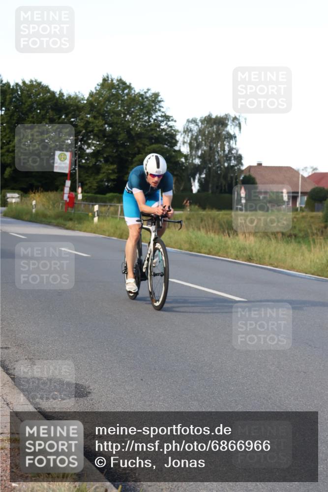 25.08.2024 - Elbe Triathlon Hamburg Fuchs,  Jonas http://msf.ph/oto/6866966 25.08.2024 09:27:29 Radfahren 387, 403, 157, 378 meine-sportfotos.de