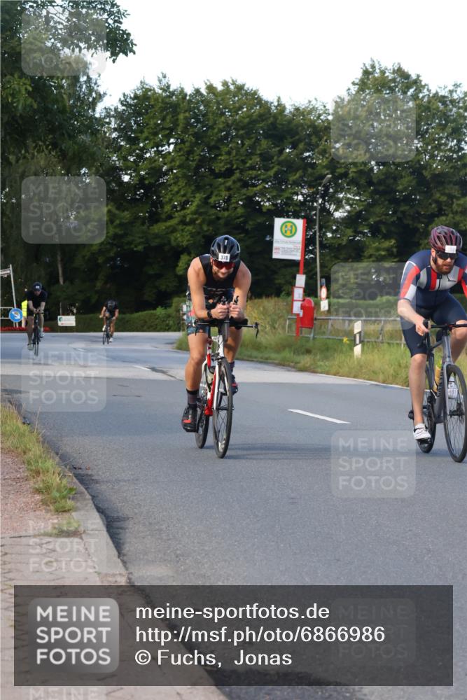 25.08.2024 - Elbe Triathlon Hamburg Fuchs,  Jonas http://msf.ph/oto/6866986 25.08.2024 09:27:33 Radfahren 403, 157, 378, 215, 163 meine-sportfotos.de