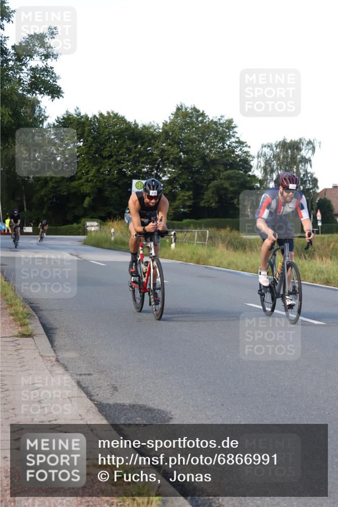 25.08.2024 - Elbe Triathlon Hamburg Fuchs,  Jonas http://msf.ph/oto/6866991 25.08.2024 09:27:34 Radfahren 403, 157, 378, 215, 163 meine-sportfotos.de