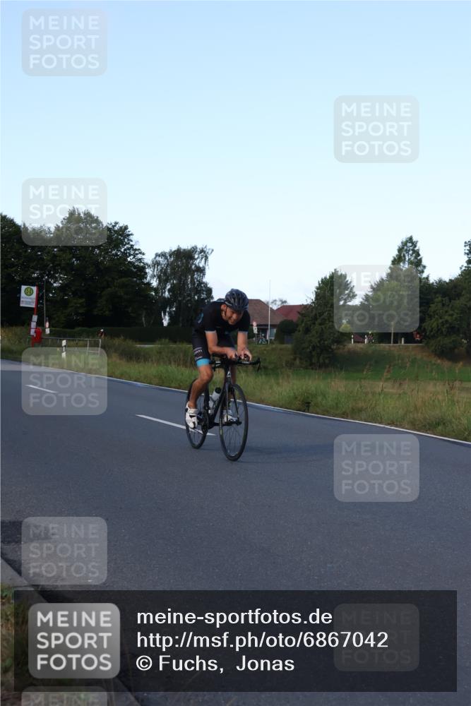 25.08.2024 - Elbe Triathlon Hamburg Fuchs,  Jonas http://msf.ph/oto/6867042 25.08.2024 09:27:39 Radfahren 157, 378, 215, 163 meine-sportfotos.de
